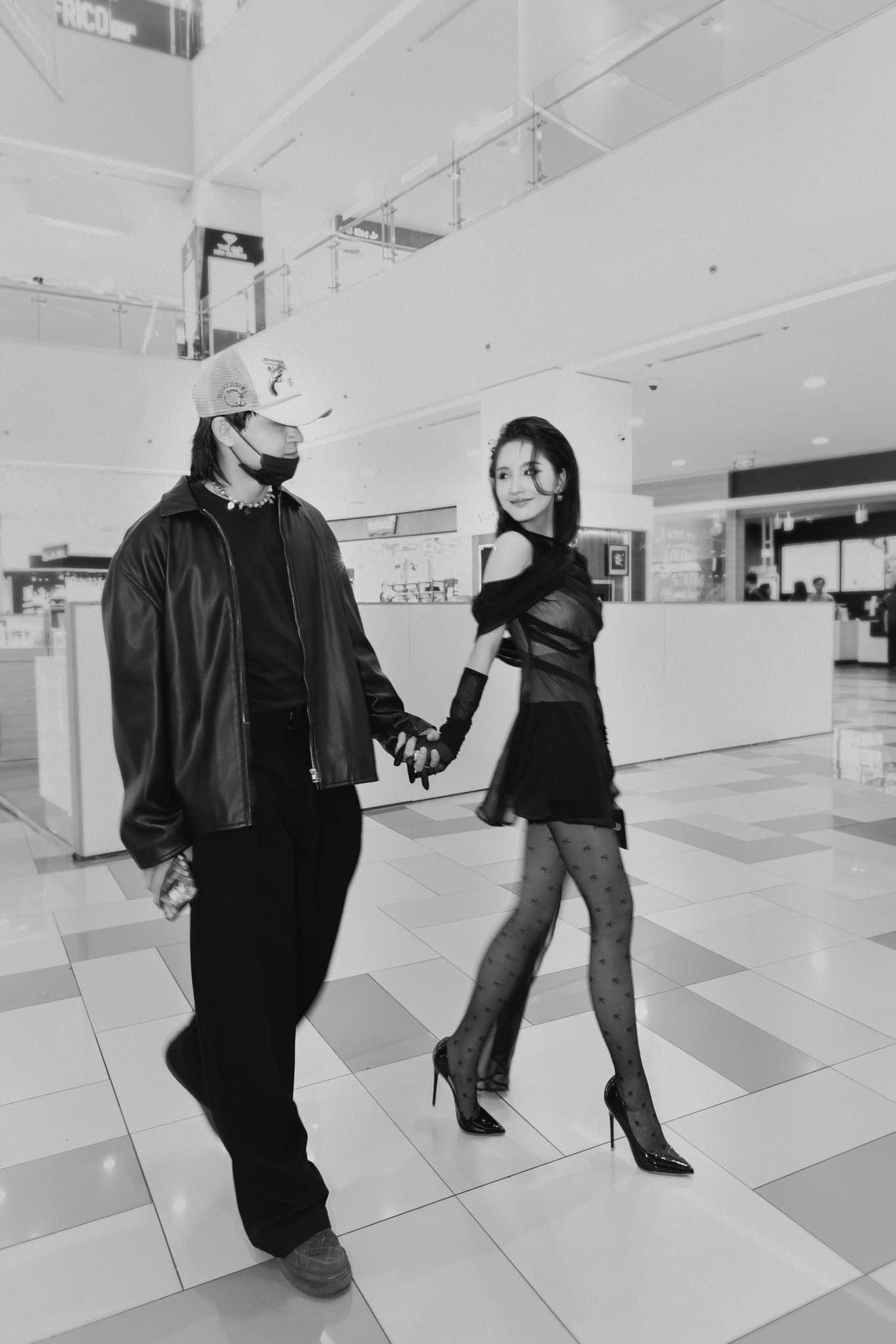 Nữ diễn viên đã có bạn trai được hơn hai năm. Nữ diễn viên đã có bạn trai được hơn hai năm.