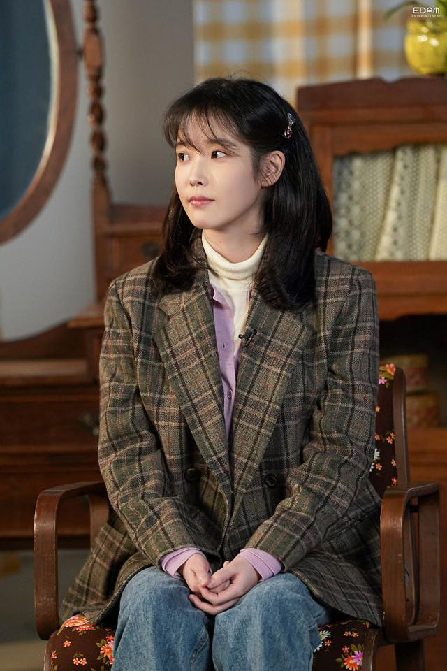 IU tạo được sự khác biệt giữa hai vai diễn. IU tạo được sự khác biệt giữa hai vai diễn.