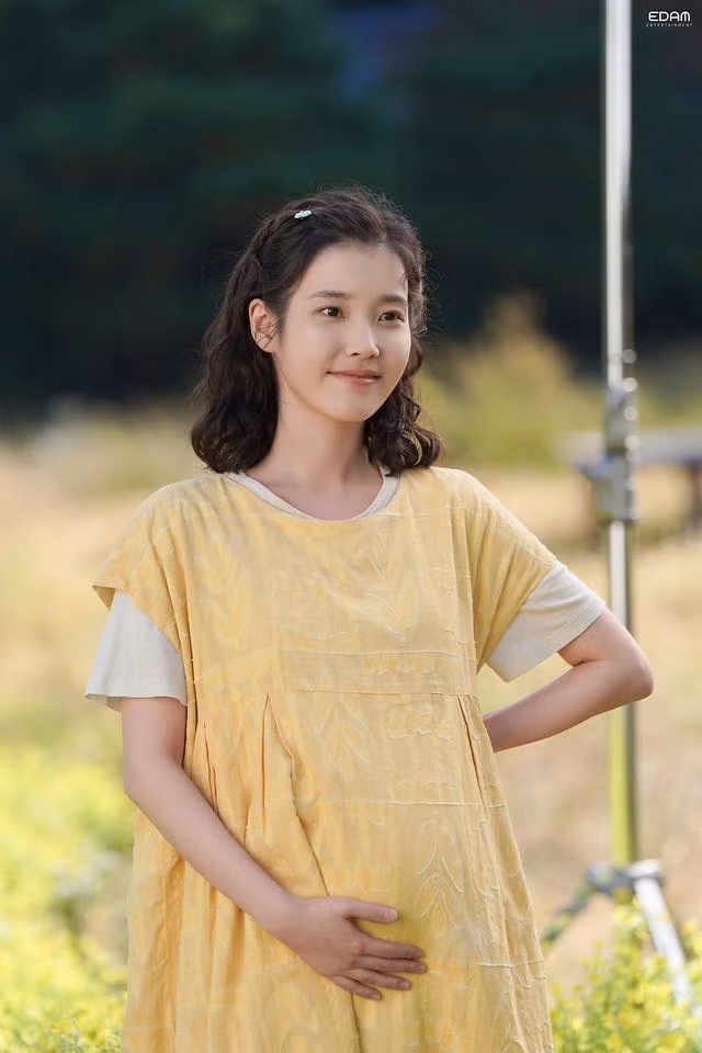 IU được đánh giá cao về diễn xuất trong phim mới.