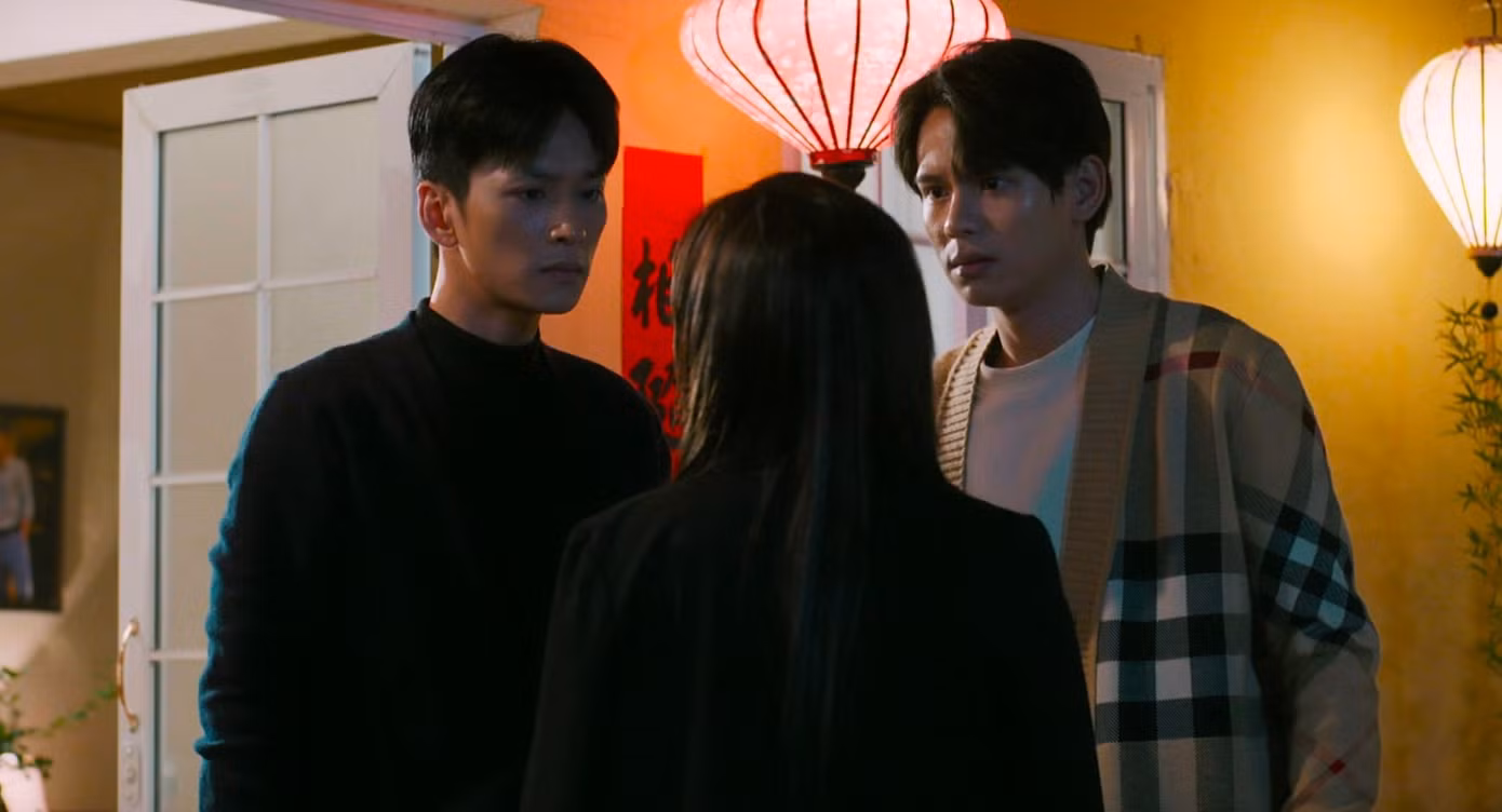 An quyết giận dỗi với hai anh dù họ ra sức giải thích.