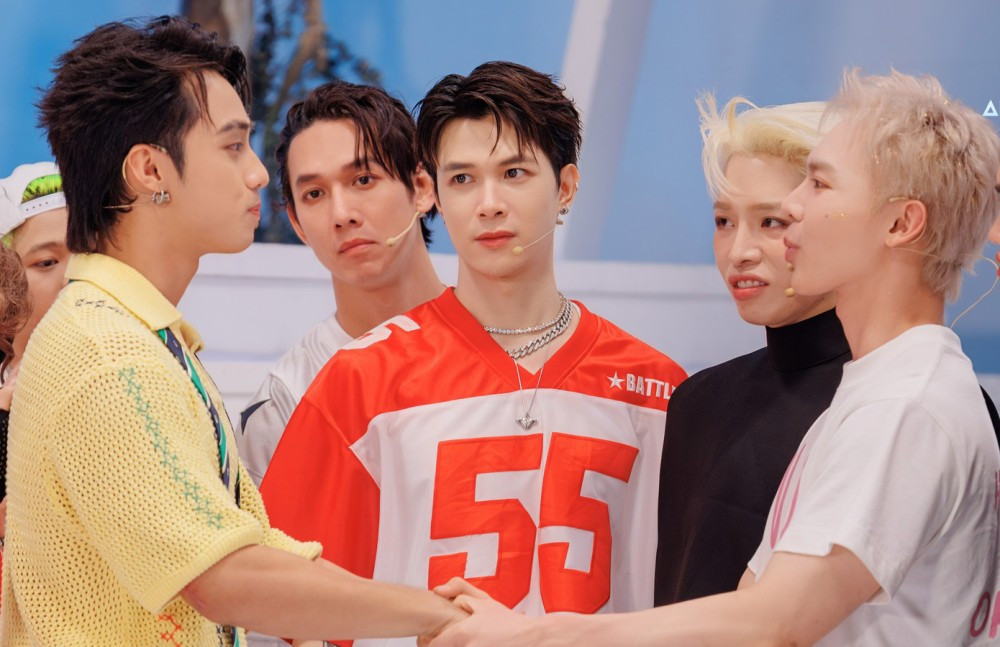 Hãy tập thói quen lắng nghe người khác nói nhé!