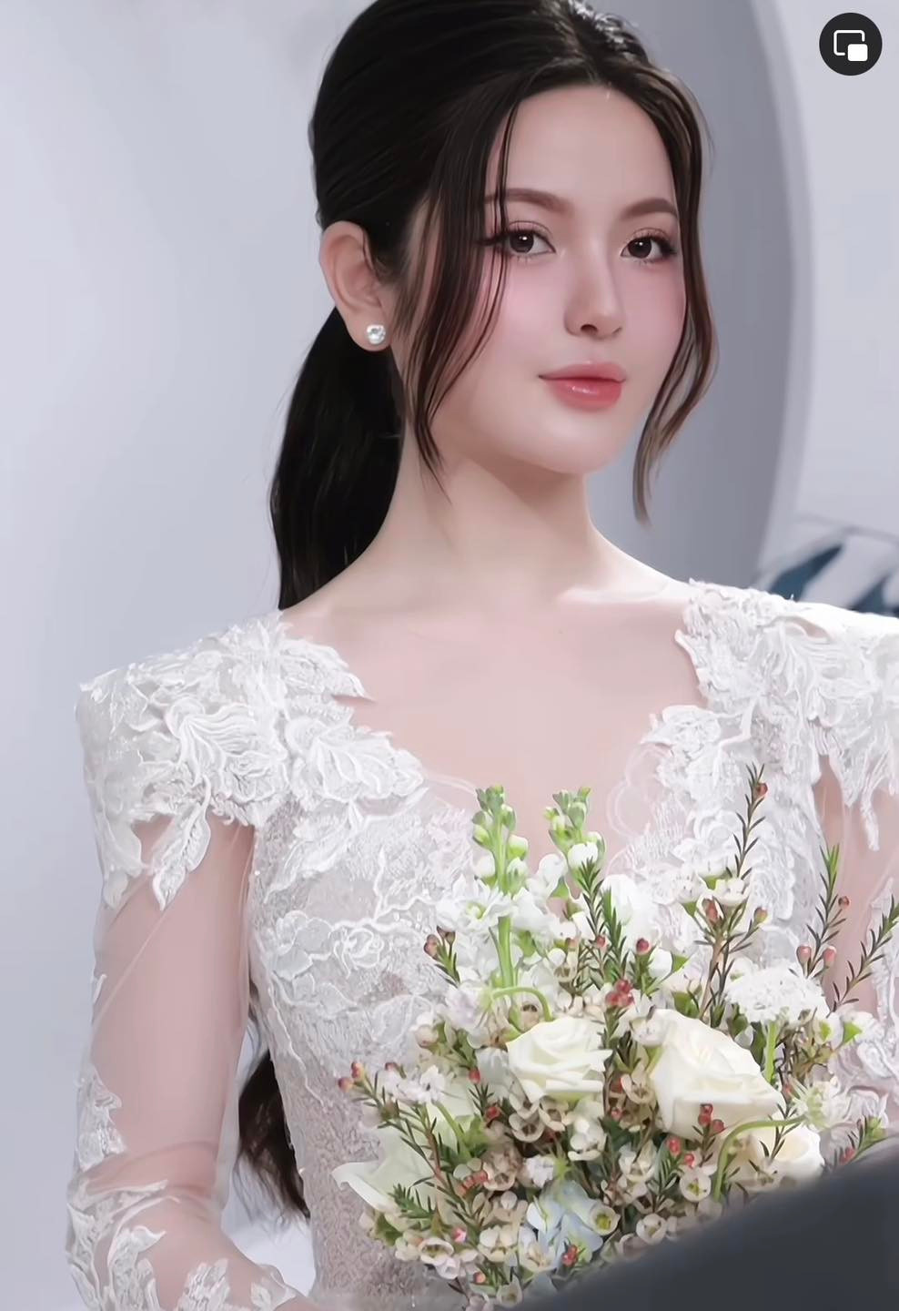 Chu Thanh Huyền có tạo hình nhẹ nhàng trong trẻo.