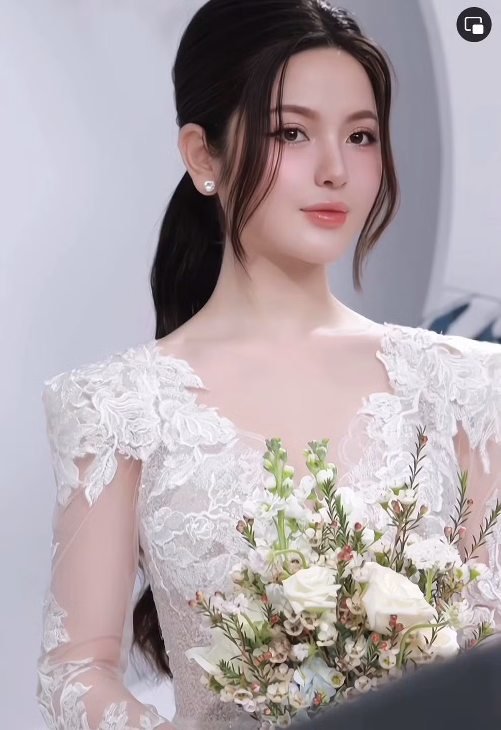 Chu Thanh Huyền có tạo hình nhẹ nhàng trong trẻo.