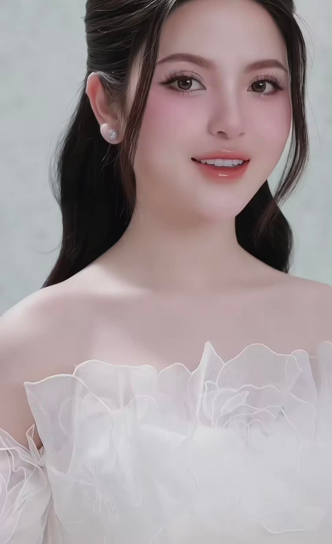 Cô rất vui vẻ nhí nhảnh trong buổi chụp ảnh.