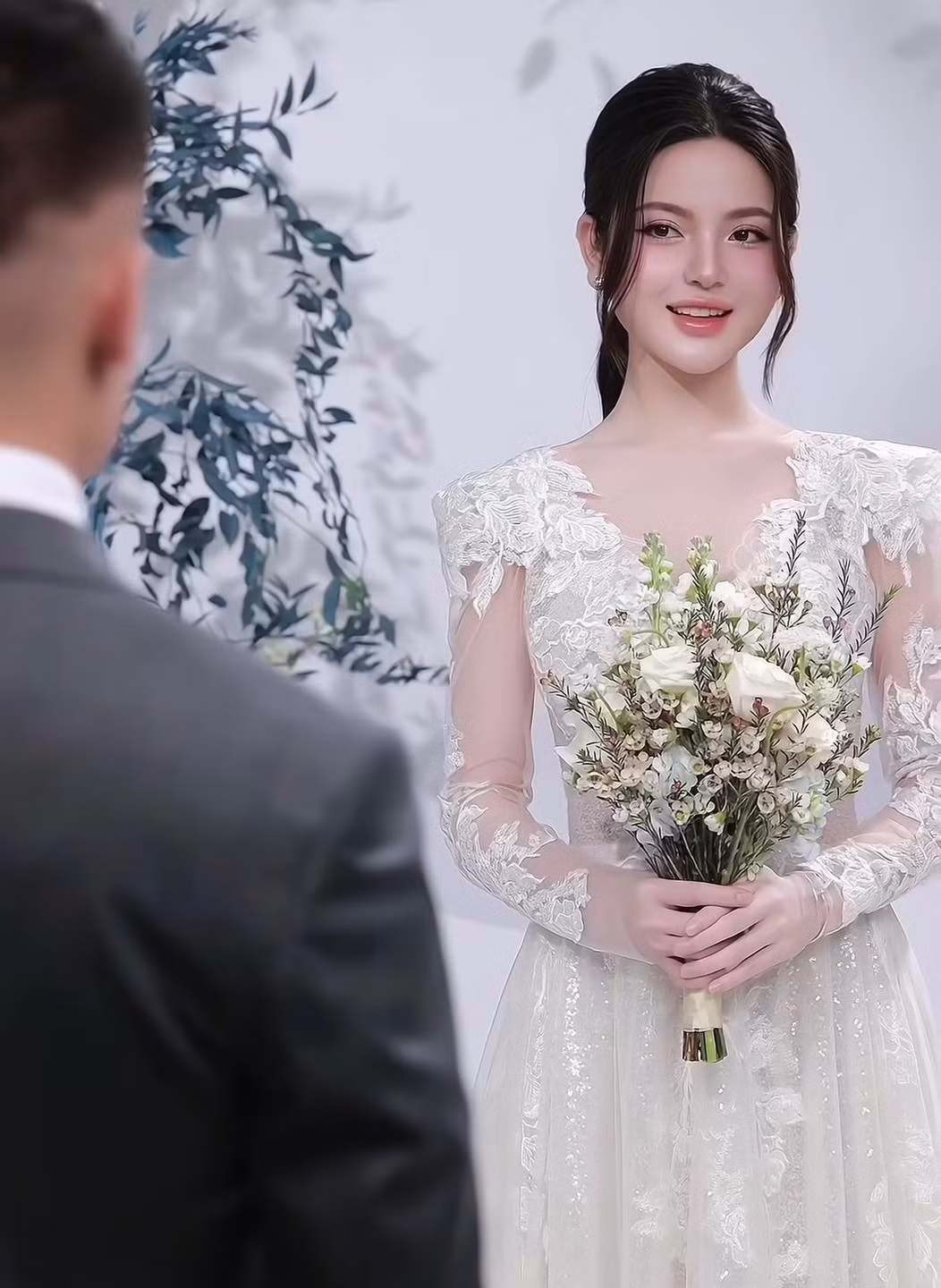 Chu Thanh Huyền có tạo hình nhẹ nhàng trong trẻo.