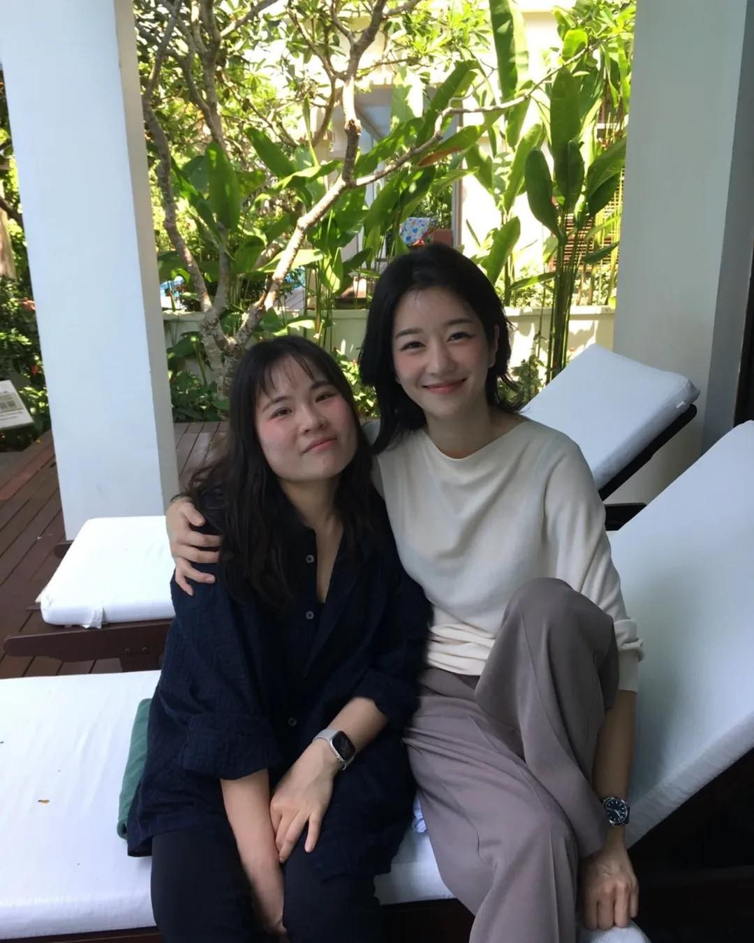 Làn da Seo Ye Ji sẫm hơn thấy rõ.