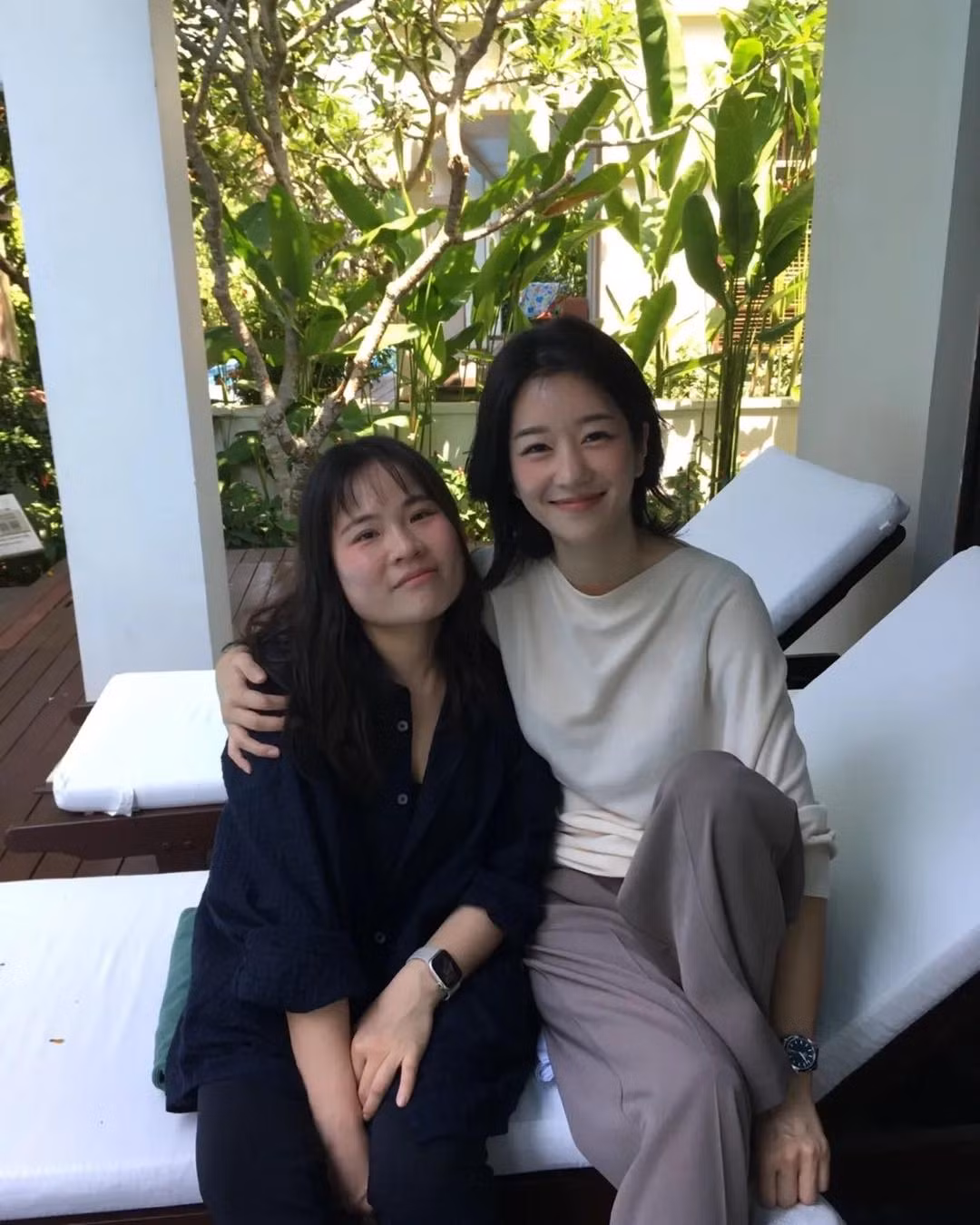 Làn da Seo Ye Ji sẫm hơn thấy rõ.