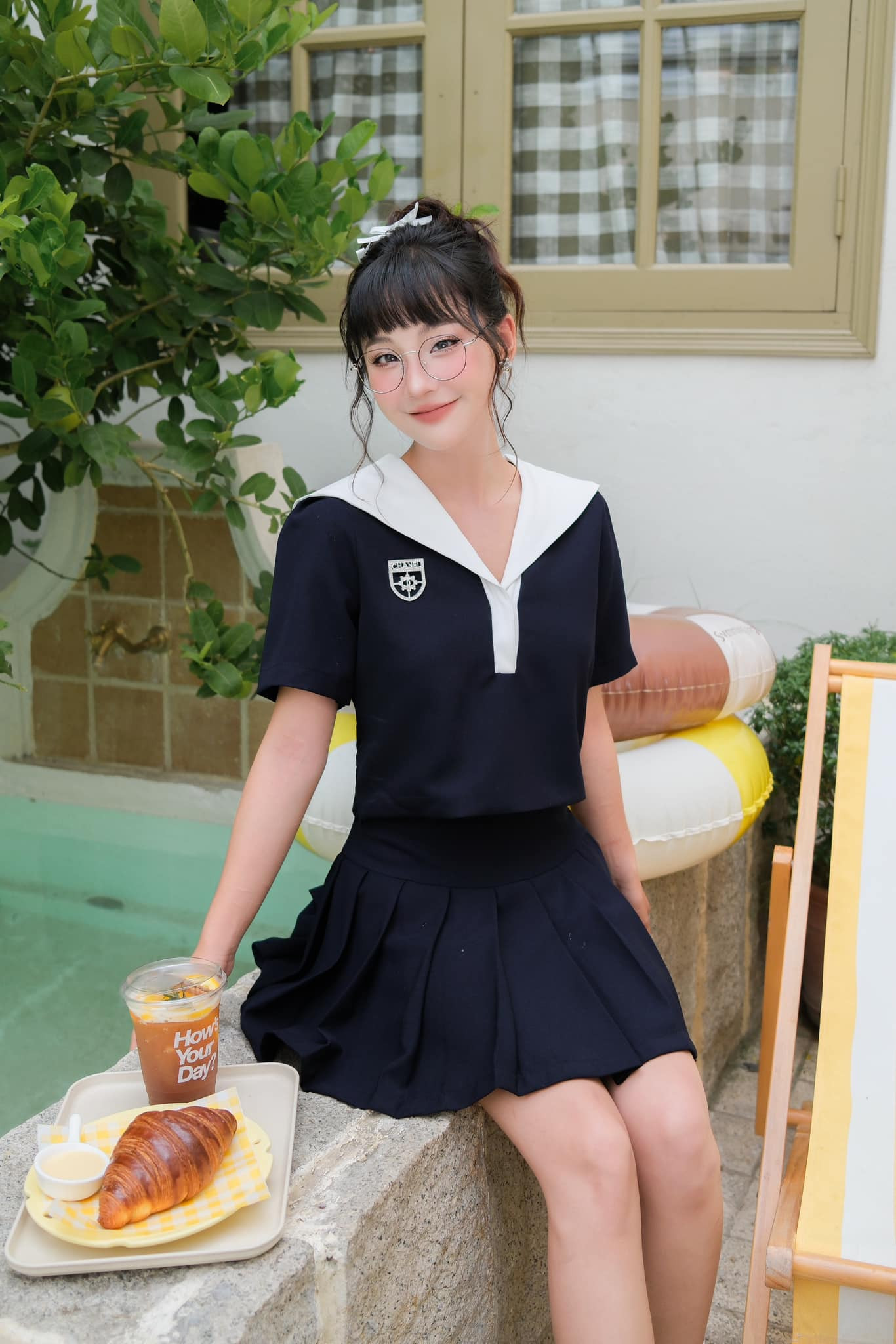 Thu Hà Ceri thường tìm cách che đi những vết sẹo này. Thu Hà Ceri thường tìm cách che đi những vết sẹo này.