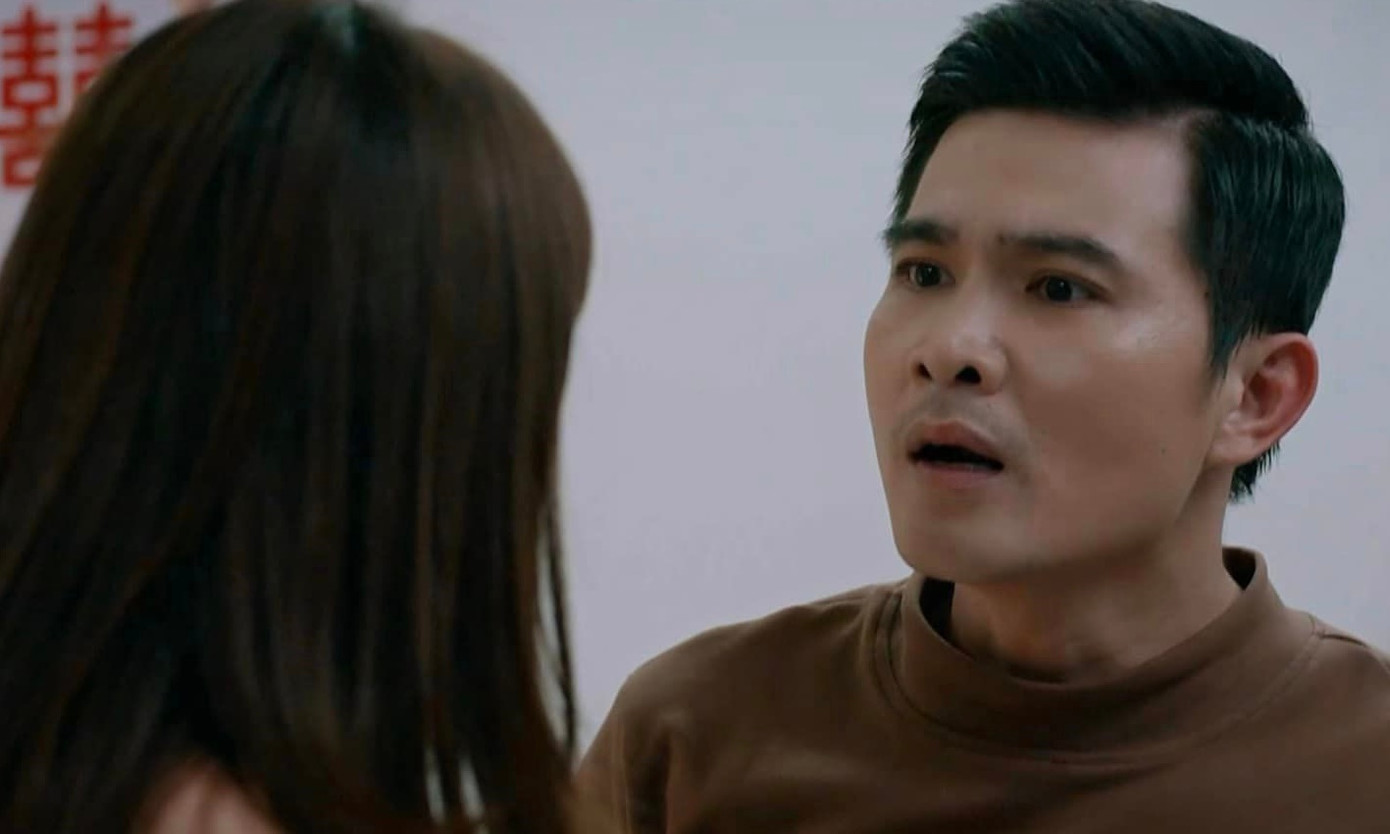 Ngân Hà dần phát hiện ra bí mật của chồng.