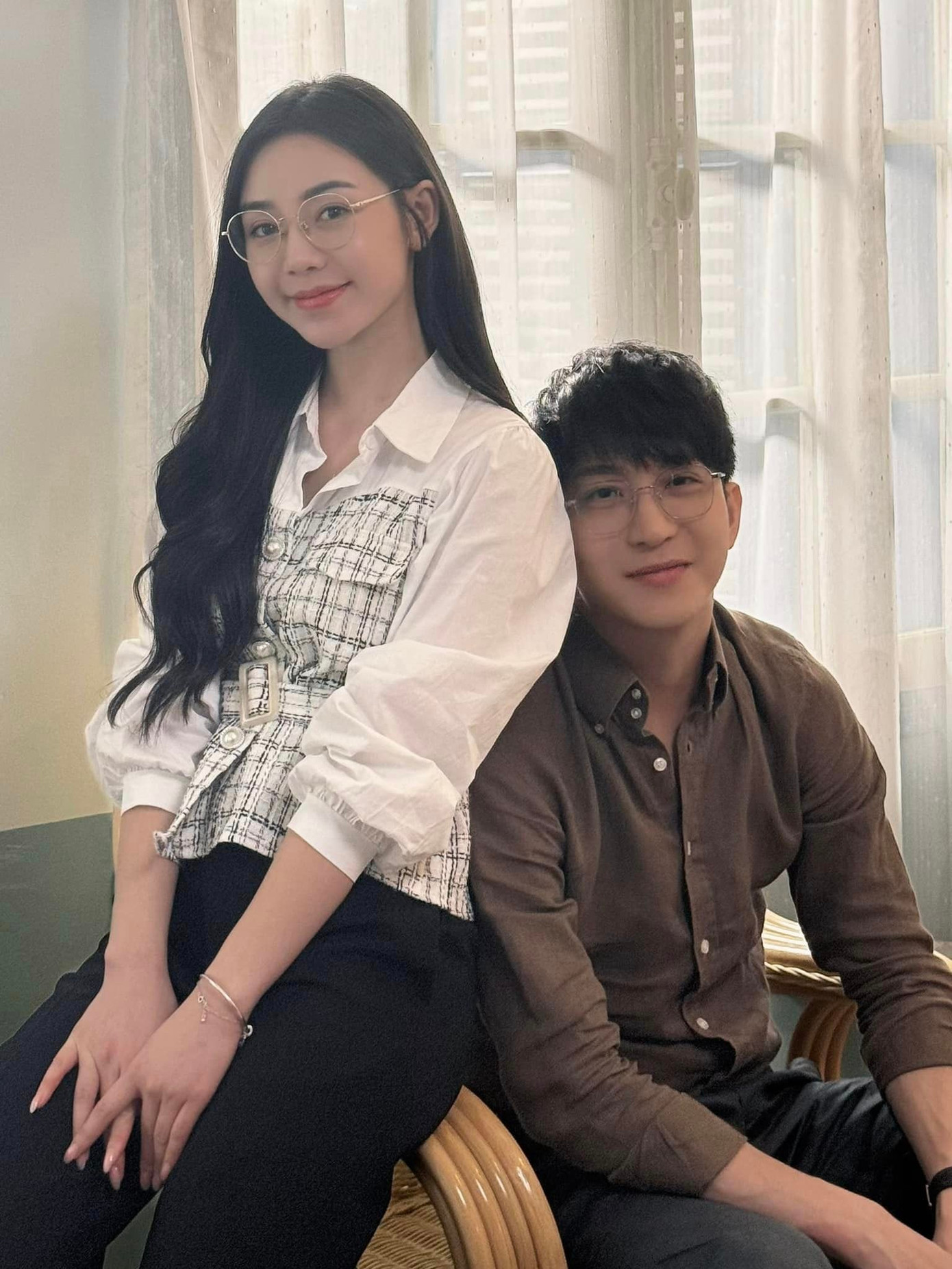 Hai người luôn thân thiết trên trường quay. Hai người luôn thân thiết trên trường quay.