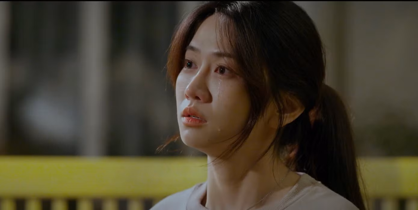 Lê Bống bị cho là diễn xuất còn gượng, cần rèn luyện thêm.