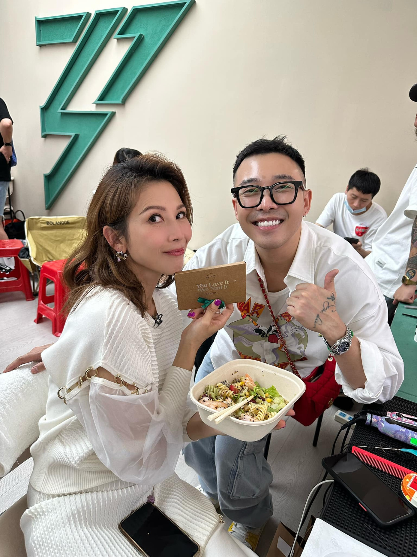 Hoàng Ku thân thiết với nhiều thì sinh trong Đạp Gió 2023. Hoàng Ku thân thiết với nhiều thì sinh trong Đạp Gió 2023.