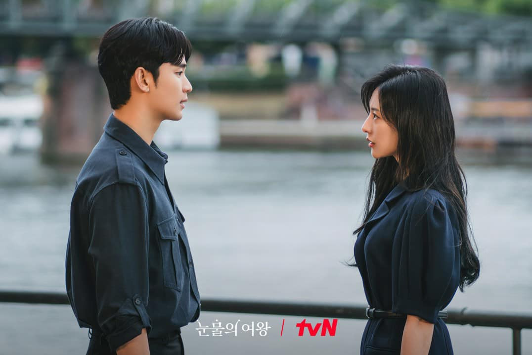 Kim Soo Hyun, Kim Ji Won có kết quả trái ngược ở đề cử giải Baeksang 2024.