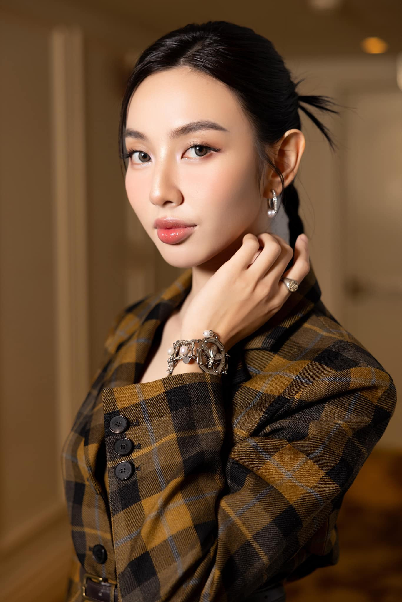 Netizen suy luận Thùy Tiên là nàng hậu nộp số thuế khủng. Netizen suy luận Thùy Tiên là nàng hậu nộp số thuế khủng.