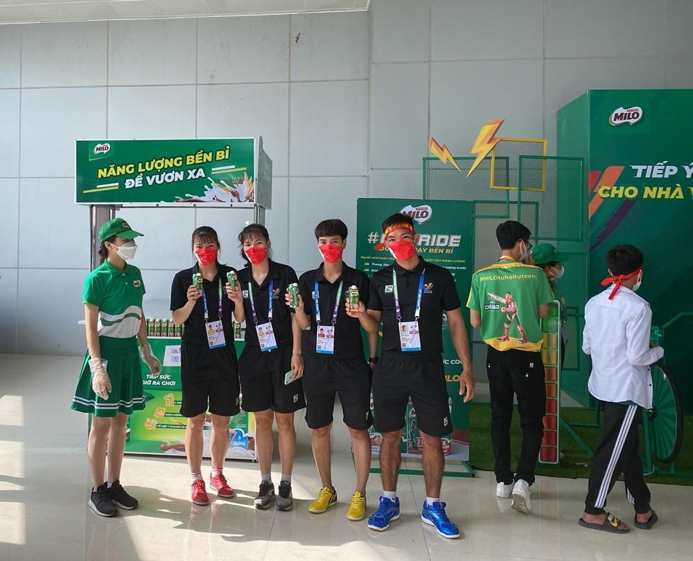 Hơn 477.000 sản phẩm sữa lúa mạch Nestlé MILO được nhãn hàng trao gửi tại SEA Games 31 Hơn 477.000 sản phẩm sữa lúa mạch Nestlé MILO được nhãn hàng trao gửi tại SEA Games 31