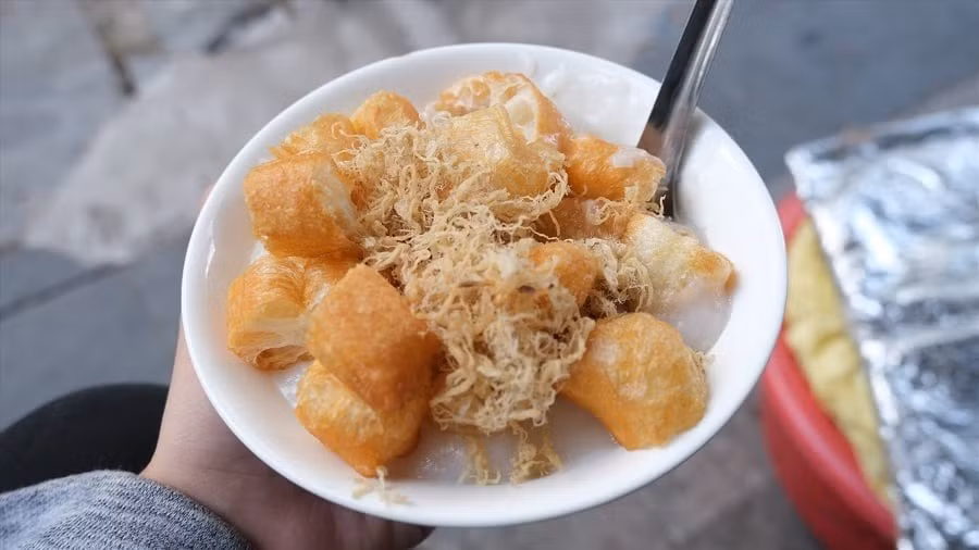 Một bát cháo sườn chính là món ăn cực ngon sau giờ học.