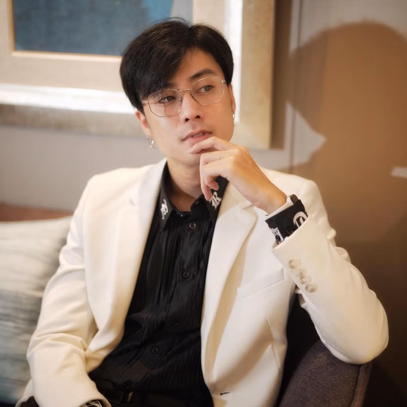 Nam diễn viên mong khán giả sẽ không chỉ trích bạn gái cũ.