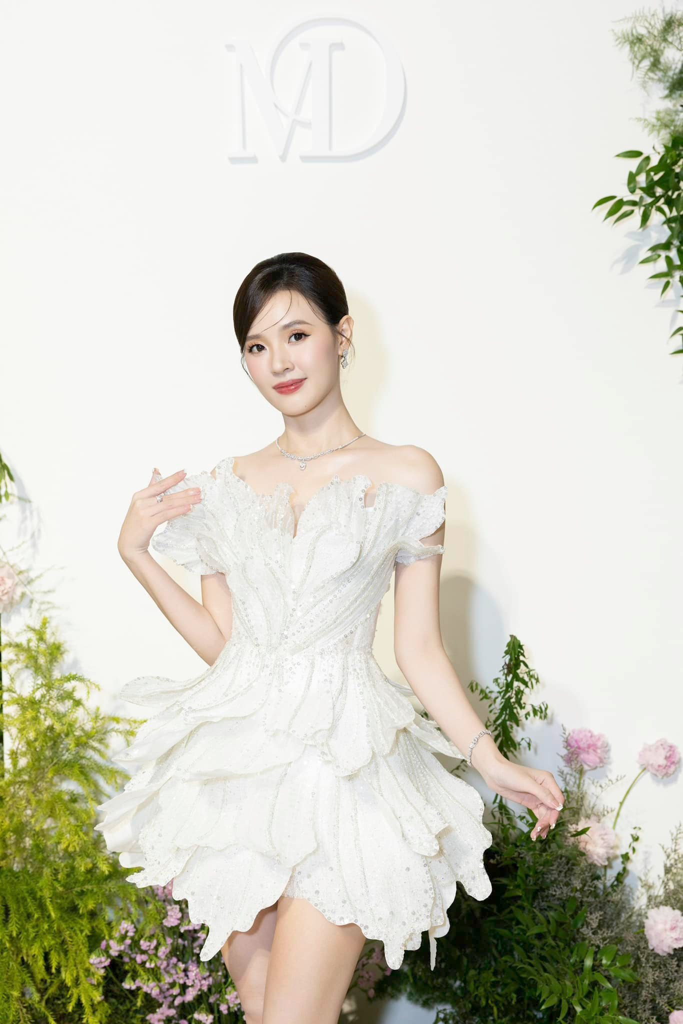 Midu nộp đơn khiếu nại kênh TikTok C.B đưa tin sai lệch về đời tư của cô.