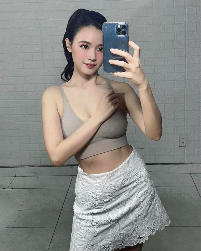 ... nên nữ diễn viên phải khoe ảnh đi tập gym.