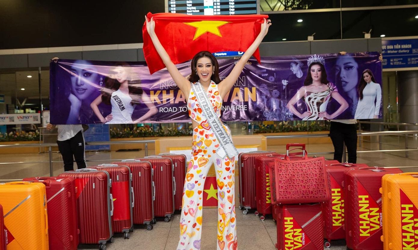 Hoa hậu Khánh Vân trong ngày bay sang Mỹ Hoa hậu Khánh Vân trong ngày bay sang Mỹ