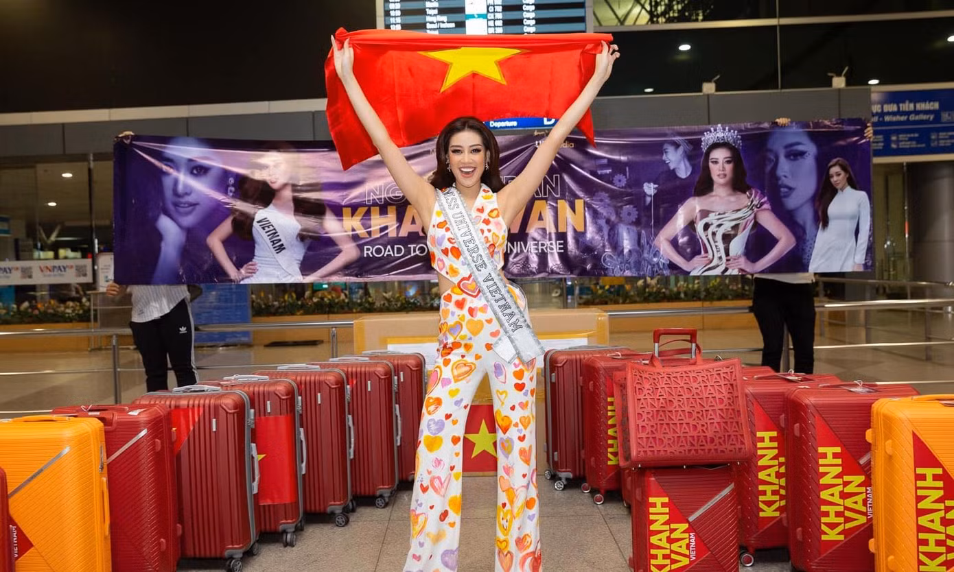 Hoa hậu Khánh Vân trong ngày bay sang Mỹ