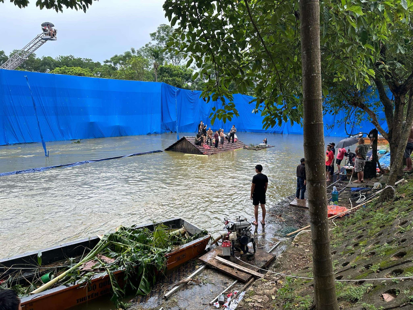 Đoàn làm phim rất đầu tư cho bối cảnh. Đoàn làm phim rất đầu tư cho bối cảnh.