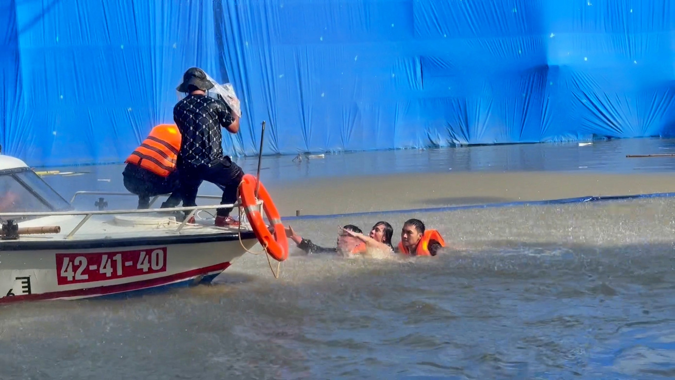 Đoàn làm phim rất đầu tư cho bối cảnh. Đoàn làm phim rất đầu tư cho bối cảnh.