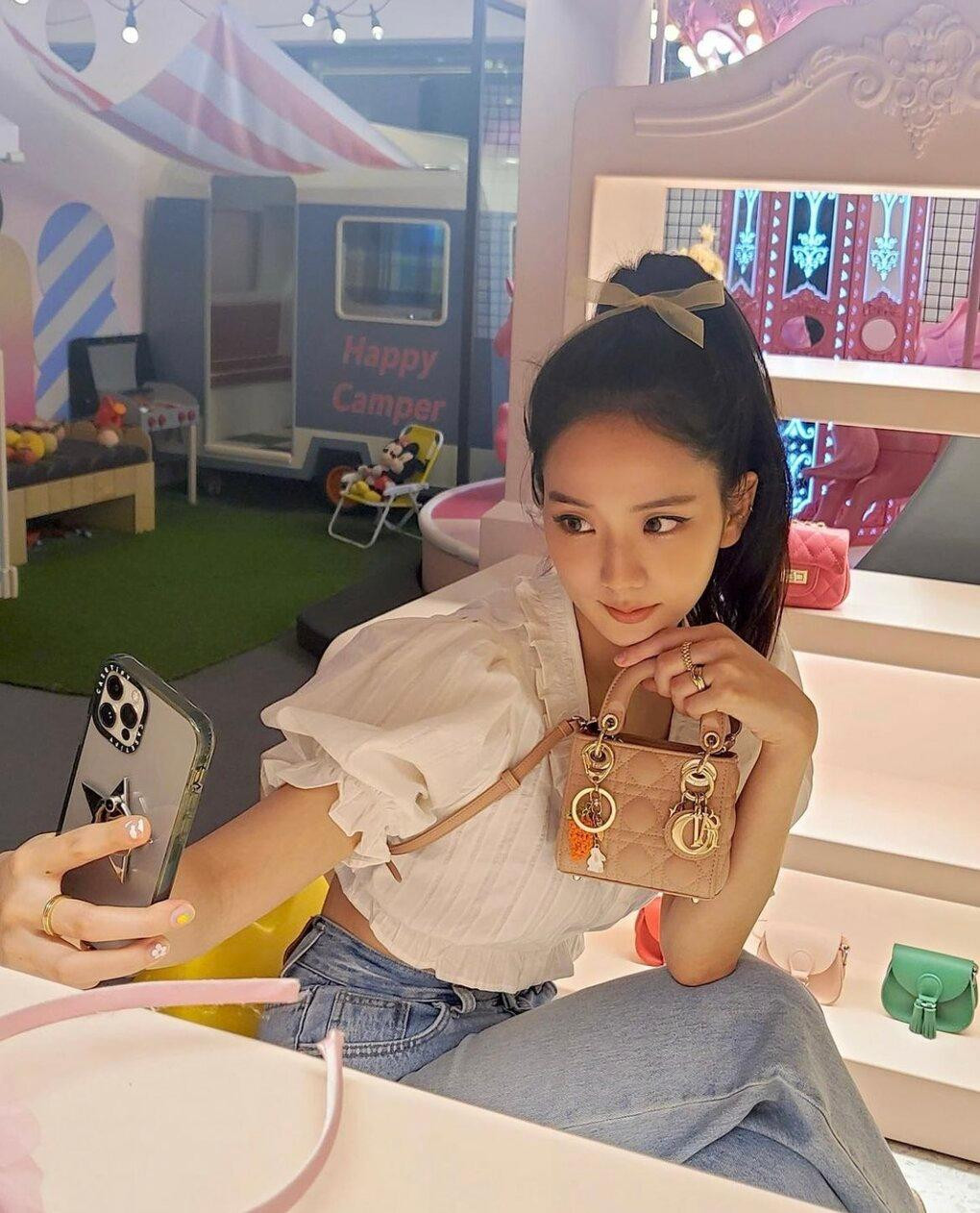 BLINKs thì khẳng định Jisoo mới là đại sứ thương hiệu của Dior