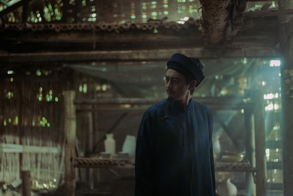 Không khí phim lạnh lùng, u tối làm tăng độ hồi hộp.