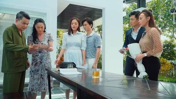 Cô nàng quyết định làm loạn nhà chồng vì bố nuôi của Nam.