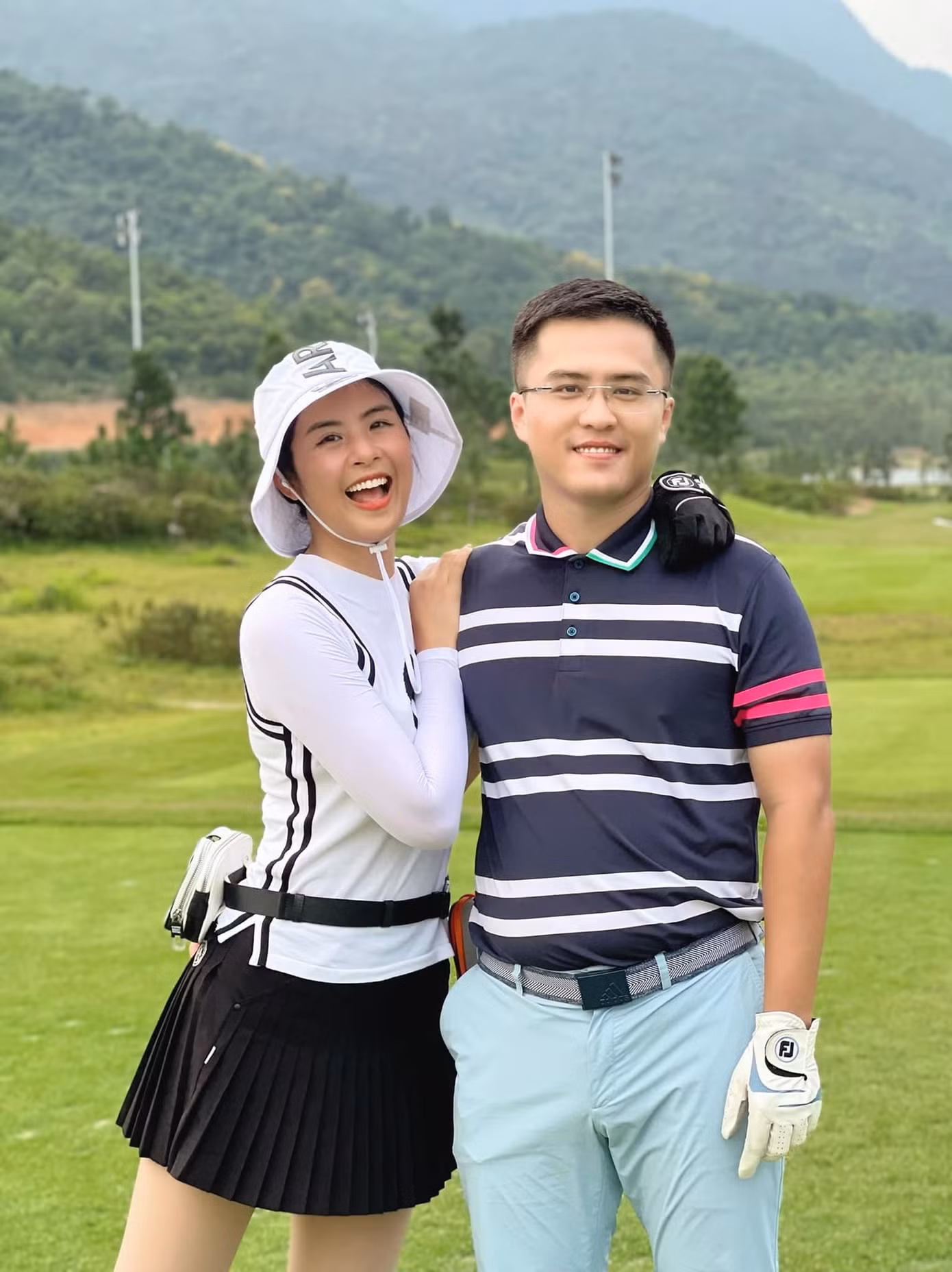 Ngọc Hân đã dự định cưới từ vài năm trước nhưng phải hoãn do dịch bệnh. Ngọc Hân đã dự định cưới từ vài năm trước nhưng phải hoãn do dịch bệnh.