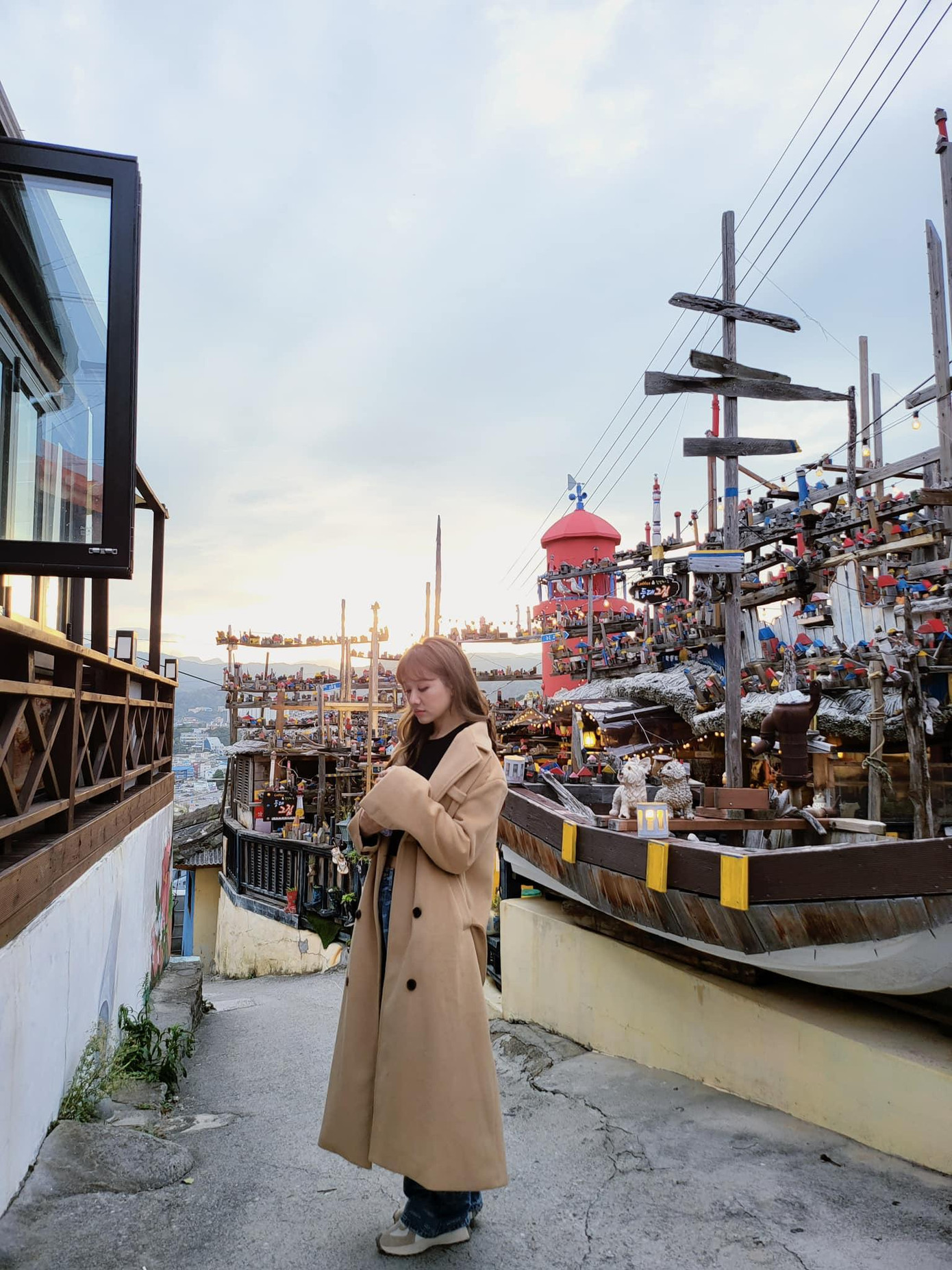 Hari Won đang vô cùng bận rộn với công việc. Hari Won đang vô cùng bận rộn với công việc.