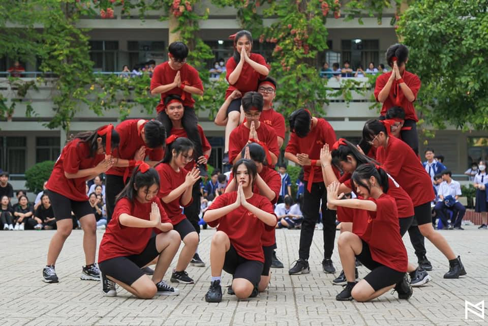 Hoạt động đinh mà năm nào cũng có chính là hội thi flashmob để các lớp so kè trình vũ đạo. Hoạt động đinh mà năm nào cũng có chính là hội thi flashmob để các lớp so kè trình vũ đạo.