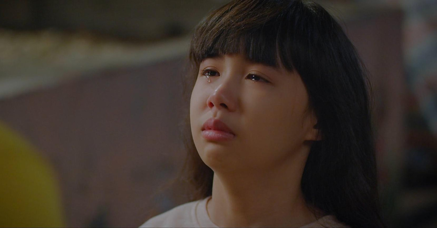 Ở nhà thì tức giận với con gái khi hiểu lầm mình