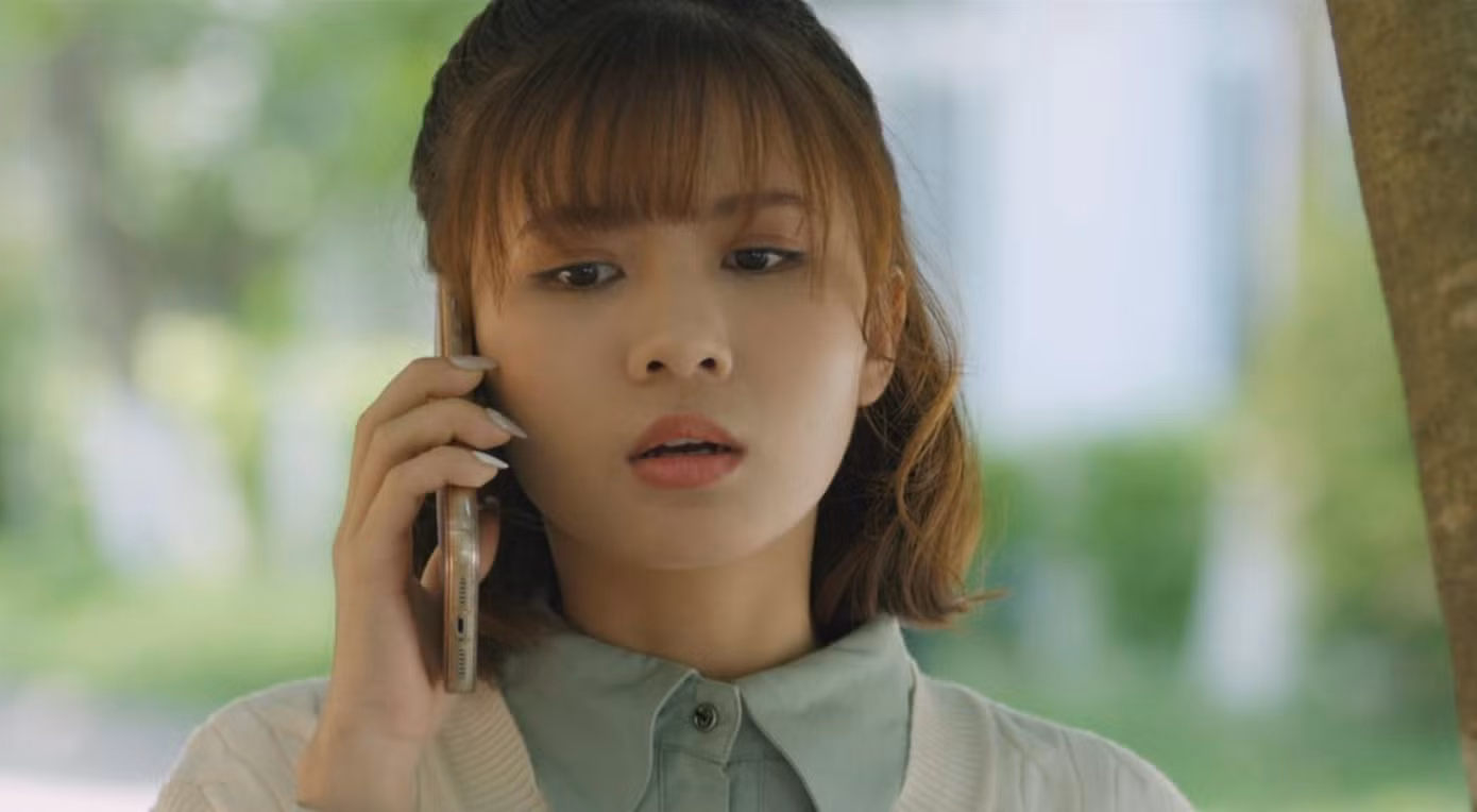 Nhân vật Mai Anh luôn làm móng chỉn chu suốt cả phim