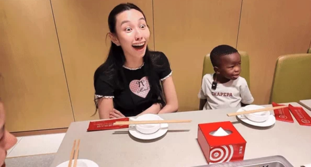 Lôi Con tiết lộ Thùy Tiên đã có bạn trai. Lôi Con tiết lộ Thùy Tiên đã có bạn trai.