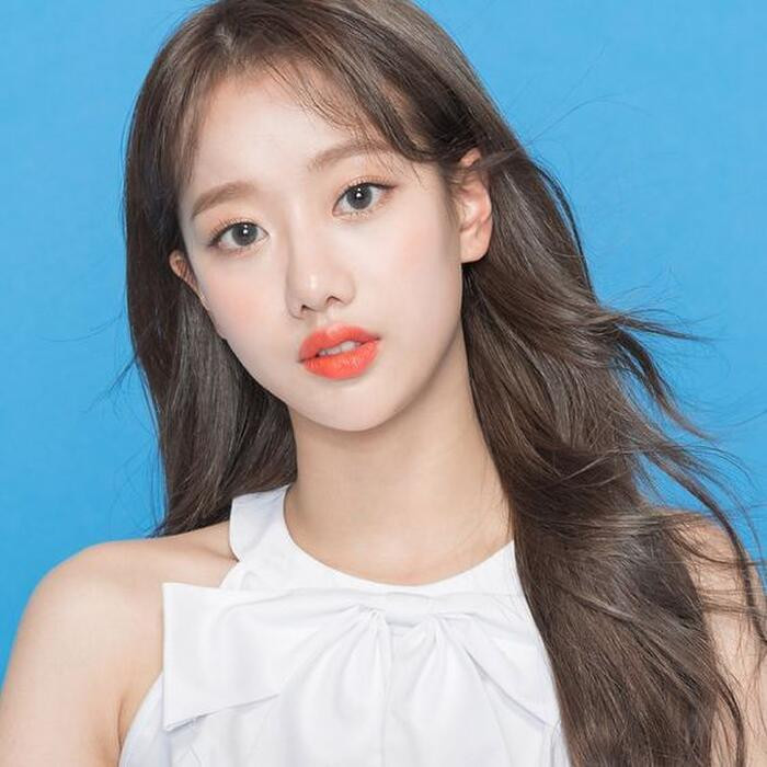 Tzuyu hay Son Naeun đều sinh năm 1999 Tzuyu hay Son Naeun đều sinh năm 1999