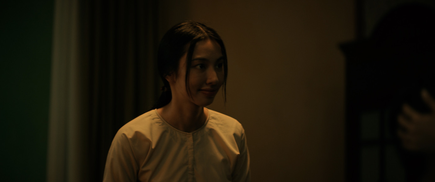 Nhà sản xuất khen Thùy Tiên diễn bằng mắt rất ổn. Nhà sản xuất khen Thùy Tiên diễn bằng mắt rất ổn.