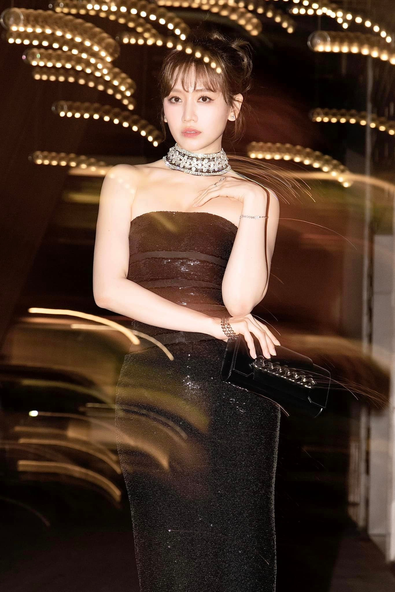 Hari Won than không có bạn mà netizen thấy &quot;sai sai&quot;.