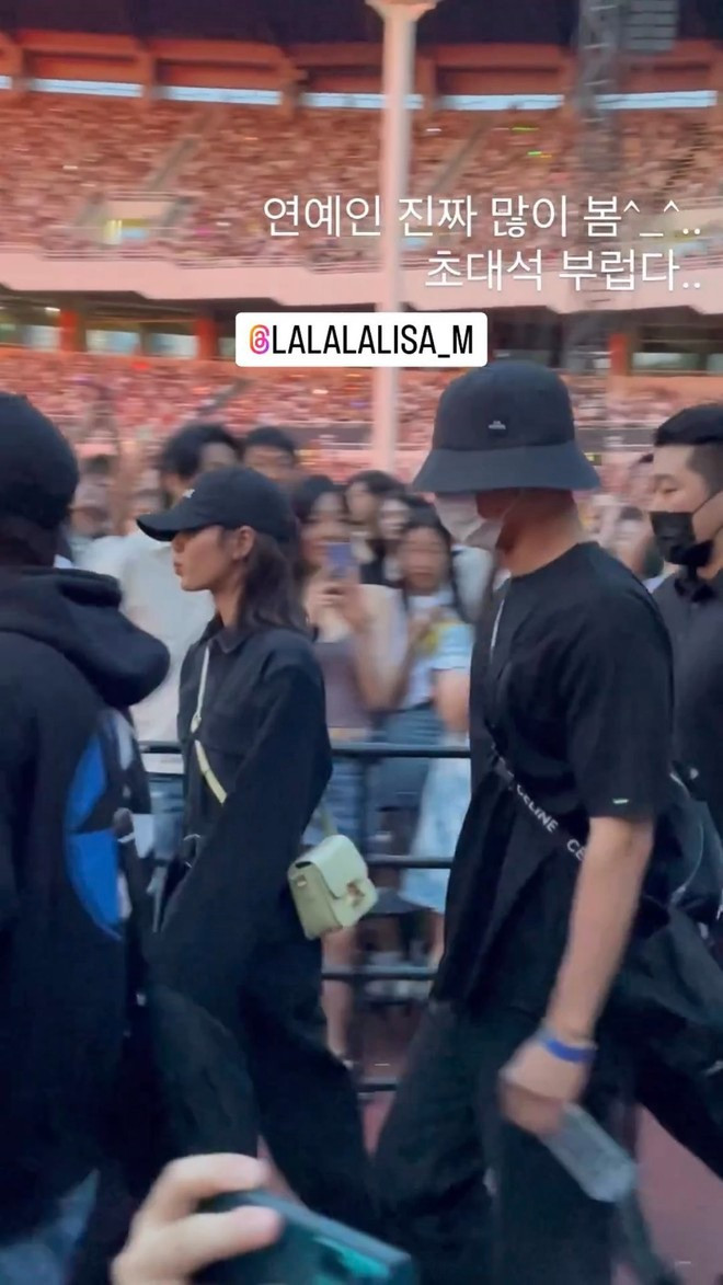 Park Bo Gum bịt kín bưng nhưng netizen vẫn nhận ra.