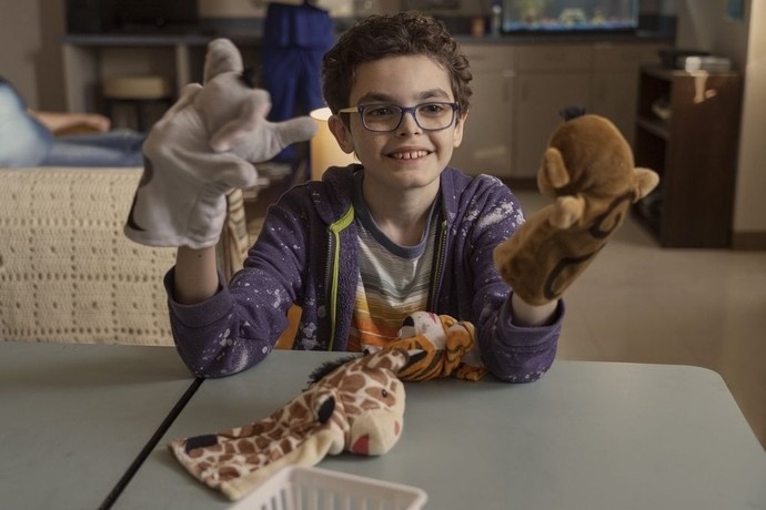 Dù không giống như bạn bè bình thường nhưng Austin luôn vui vẻ.