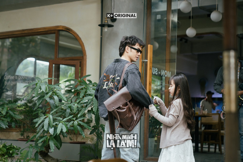 Nhan Phúc Vinh thực sự lột xác với vai đạo diễn kiêm con nợ. Nhan Phúc Vinh thực sự lột xác với vai đạo diễn kiêm con nợ.