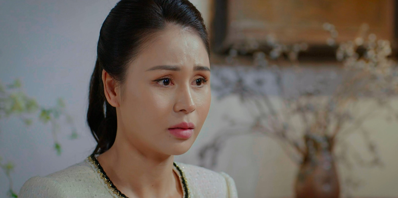 Lương Thu Trang gây thắc mắc với biểu cảm thiếu tự nhiên.