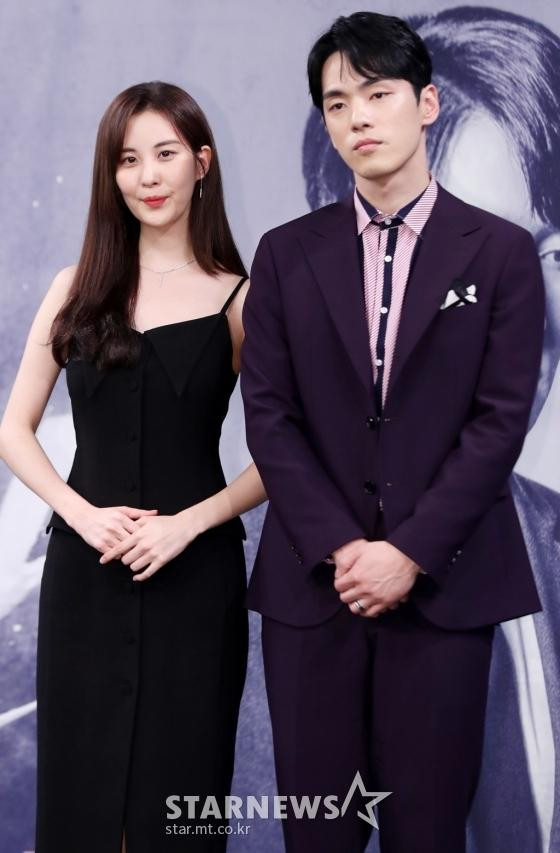 Biểu cảm khó ở của Kim Jung Hyun trong buổi ra mắt phim Biểu cảm khó ở của Kim Jung Hyun trong buổi ra mắt phim