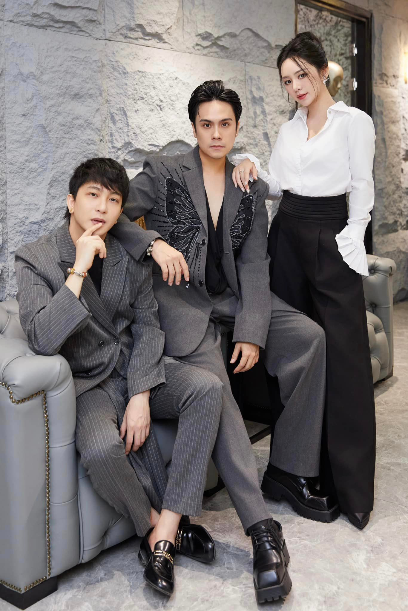 Quỳnh Kool từng bị nghi ngờ hẹn hò với B Trần hoặc Thái Dũng. Quỳnh Kool từng bị nghi ngờ hẹn hò với B Trần hoặc Thái Dũng.