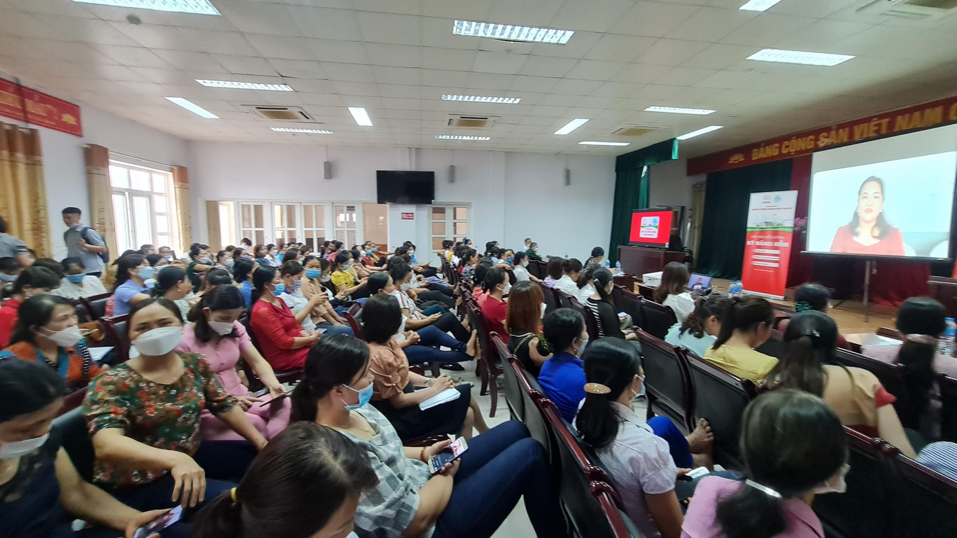 Dưới sự hướng dẫn của Tiến sĩ Tô Nhi A, hội thảo mang đến nhiều kiến thức hữu ích cho các chị em phụ nữ Dưới sự hướng dẫn của Tiến sĩ Tô Nhi A, hội thảo mang đến nhiều kiến thức hữu ích cho các chị em phụ nữ