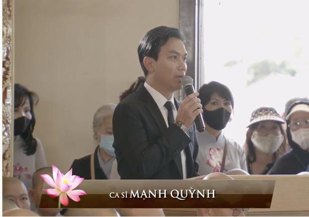 Ca sĩ Mạnh Quỳnh trong tang lễ của Phi Nhung.