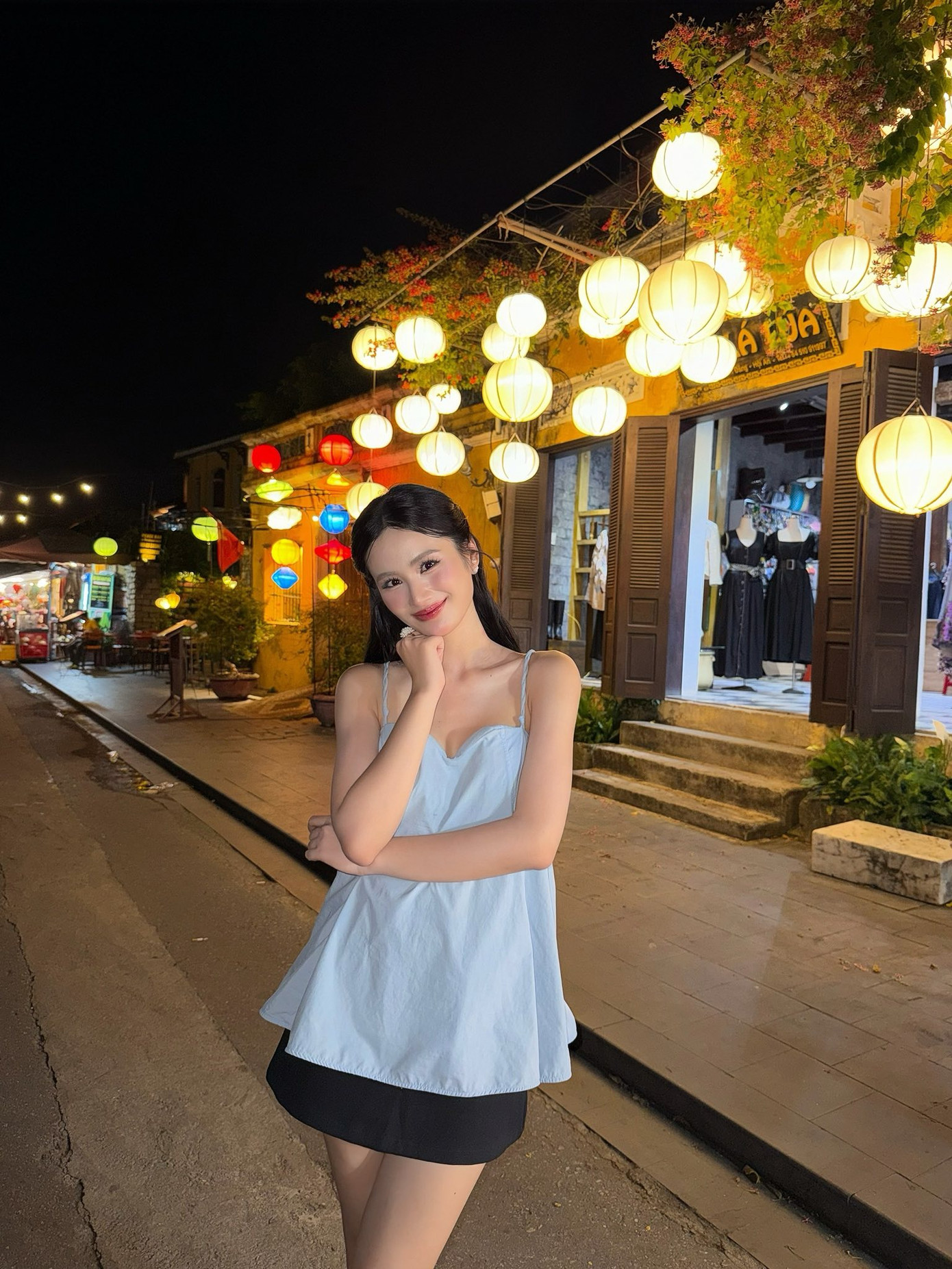 Nàng hậu vừa có kỳ nghỉ ở Hội An cùng gia đình. Nàng hậu vừa có kỳ nghỉ ở Hội An cùng gia đình.