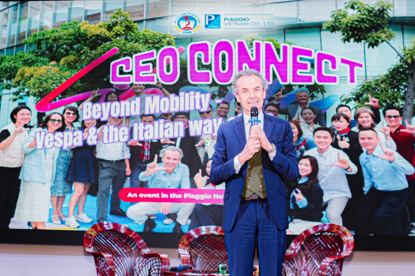 Ông Gianluca Fiume - Tổng Giám đốc Piaggio Việt Nam - phát biểu tại buổi CEO Talk "Beyond Mobility - Vespa &amp; the Italian Way of Life" trong khuôn khổ chương trình Piaggio NEXT GEN.