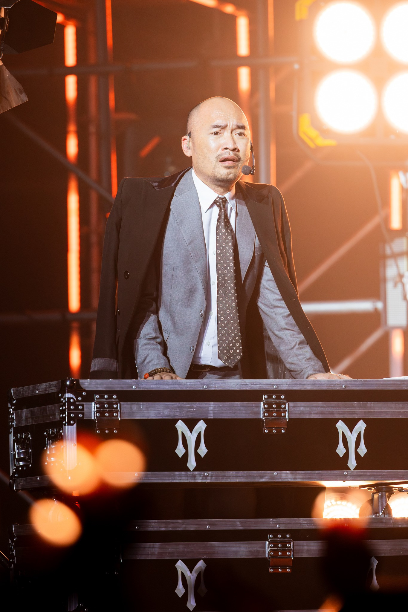 Nam diễn viên rất bận rộn khi vừa đóng phim vừa tham gia show thực tế. Nam diễn viên rất bận rộn khi vừa đóng phim vừa tham gia show thực tế.